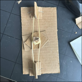 Early version of the rubber band set up